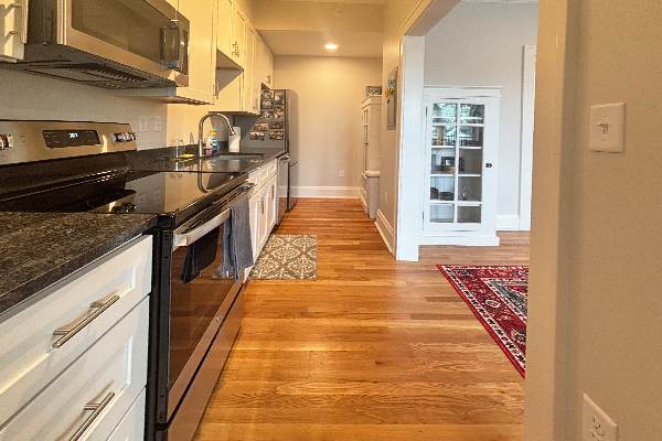 215 E Chestnut 303 Commodore