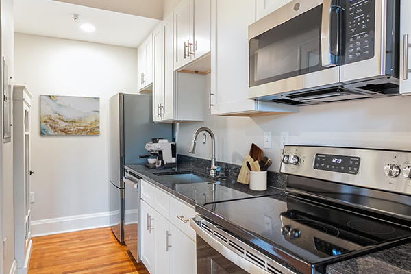 Kitchen 215 E Chestnut 404 Commodore