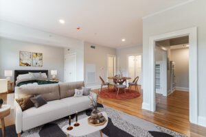 Living 215 E Chestnut 404 Commodore