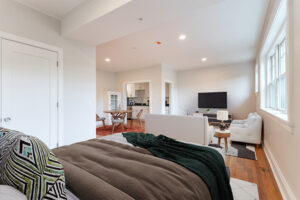 Living 215 E Chestnut 404 Commodore