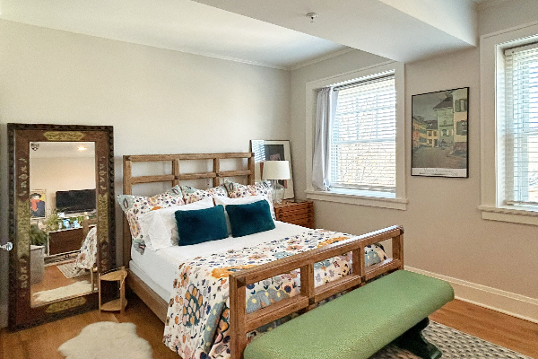 Bedroom 215 E Chestnut 303 Commodore