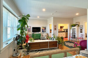 Living 215 E Chestnut 303 Commodore