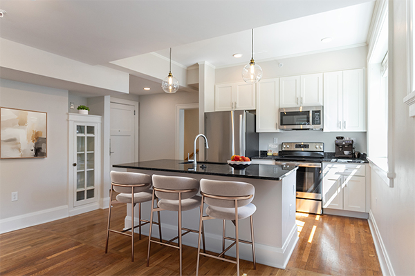 Kitchen 215 E Chestnut 106 Commodore